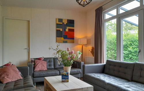 Heinkenszand Casa | 4 Bedroom Cozy Home In Heinkenszand