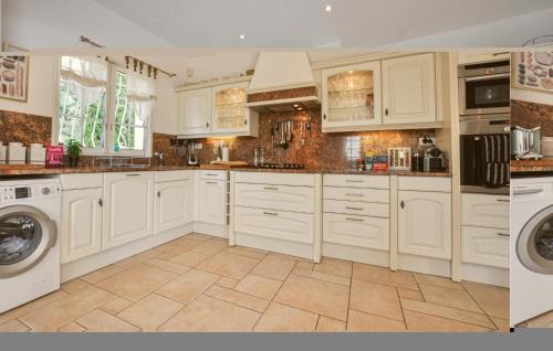 Montauroux Casa | 4 Bedroom Cozy Home In Montauroux