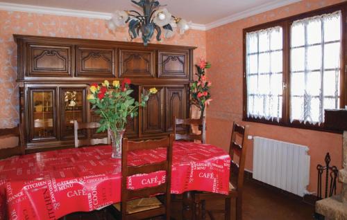 Yvias Casa | 4 Bedroom Cozy Home In Yvias