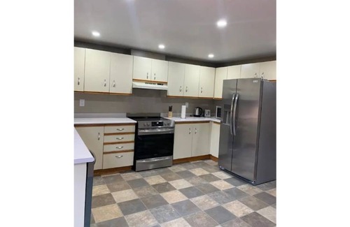 Barrie Casa | 4 bedroom cozy home with leaving space and Barrie Lakeshore