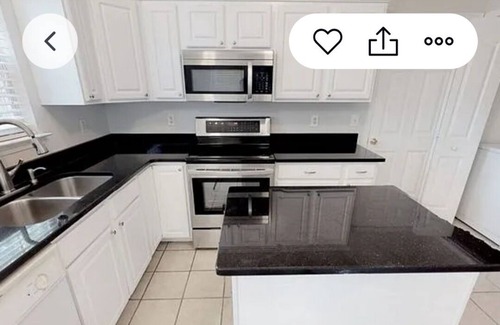 Davis Lake - Eastfield Casa | 4-bedroom cozy house in charming Charlotte with WiFi, AC, home Security and love