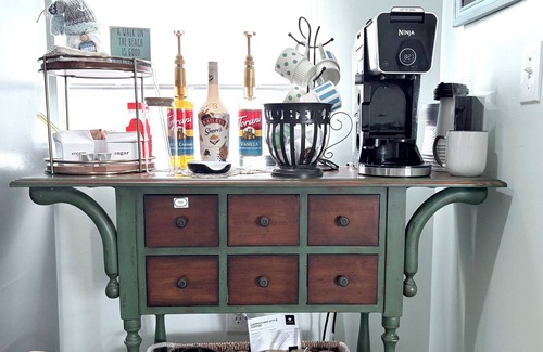 Painesville Casa | 4 bedroom Dog Friendly Lake house, in charming beach town of Fairport Harbor