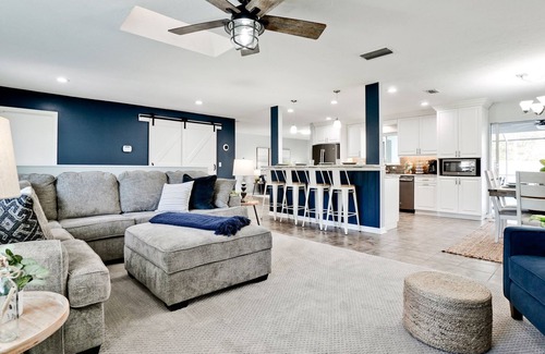 Sarasota Casa | 4-Bedroom Dog-Friendly Home, Just 13 Miles from Siesta Key Beach! Private Pool