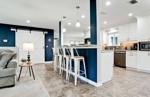 Sarasota Casa | 4-Bedroom Dog-Friendly Home, Just 13 Miles from Siesta Key Beach! Private Pool