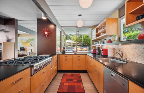Thousand Oaks Casa | 4 bedroom Eichler Estate with AC, WiFi, Pool, Spa, and Piano
