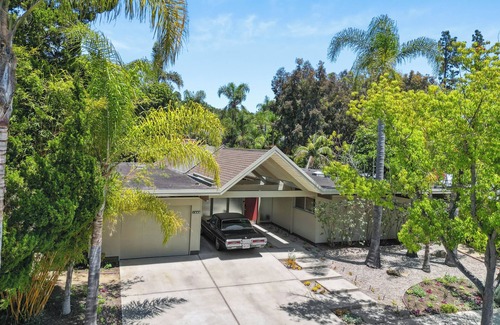 Thousand Oaks Casa | 4 bedroom Eichler Estate with AC, WiFi, Pool, Spa, and Piano