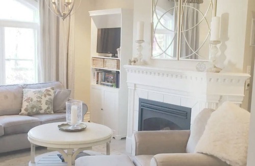 Stratford Casa | 4 Bedroom Executive Home in Stratford with a 15 min walk to Stratford Festival