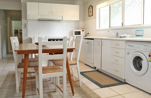 Amity Point Casa | 4 Bedroom Family Beachhouse backing on to bush