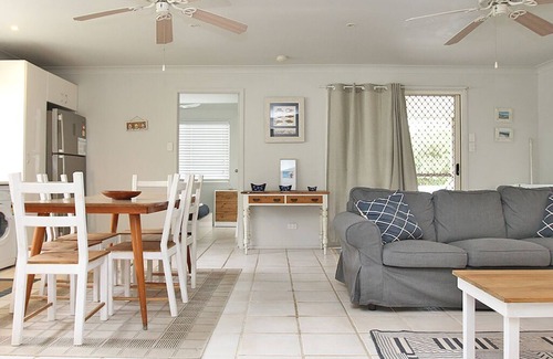 Amity Point Casa | 4 Bedroom Family Beachhouse backing on to bush