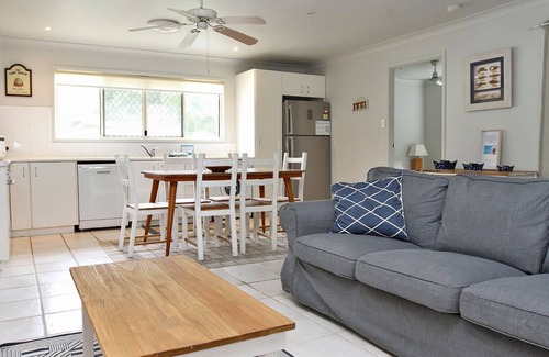 Amity Point Casa | 4 Bedroom Family Beachhouse backing on to bush