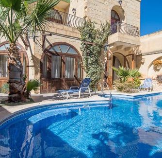 Zebbug Casa | 4 Bedroom Farmhouse with Private Pool