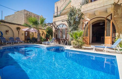 Zebbug Casa | 4 Bedroom Farmhouse with Private Pool