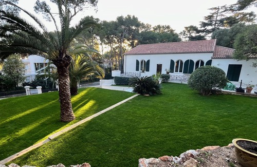 Cap-Ferrat Villa | 4 Bedroom Villa with infinity pool and private garden. Pet Friendly!