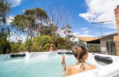 Healesville Casa | 4 Bedroom fun house - spa, sauna, fire pits & more