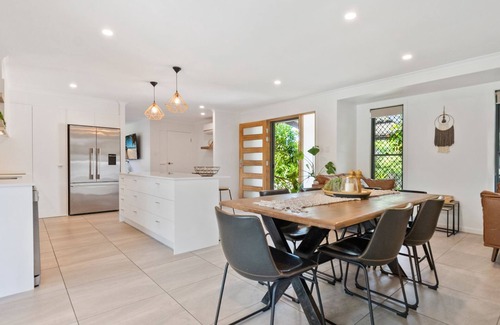 Maroochydore Casa | 4 bedroom gem with a great outdoor area including pool and you can bring a small dog.