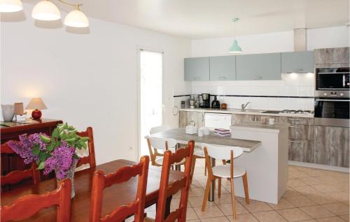 Saint-Roman Casa | 4 Bedroom Gorgeous Home In Saint Roman