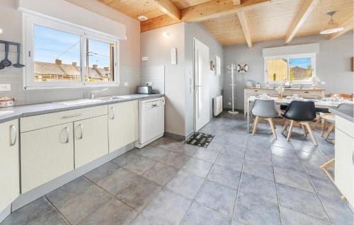 Cancale Casa | 4 Bedroom Gorgeous Home In Cancale