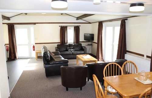 Tirabad Casa | 4 Bedroom Holiday Lodge in Welsh Hillside Woodland