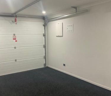 Papatoetoe Casa | 4 Bedroom holiday home at 99