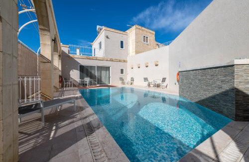 Gharb Casa | 4 Bedroom Holiday Home with Private Pool
