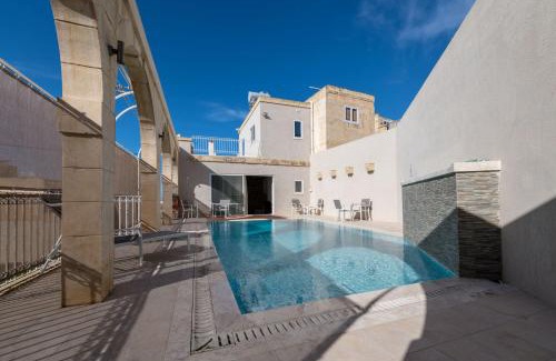 Gharb Casa | 4 Bedroom Holiday Home with Private Pool