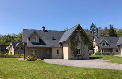 Kenmare Casa | 4 bedroom holiday home with wheelchair accessible bathroom 2km from Kenmare