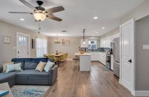 Shibui Sands Casa | 4-bedroom Home close to the beach in the heart of Port A.