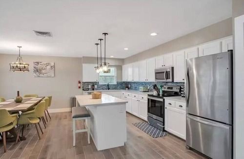 Shibui Sands Casa | 4-bedroom Home close to the beach in the heart of Port A.