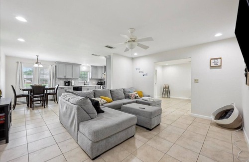 Bridge City Casa | 4 bedroom home in Bridge City
