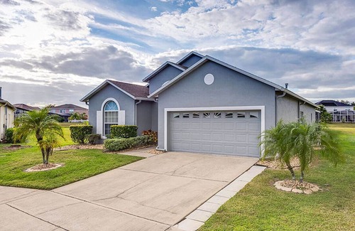 Crescent Lakes Casa | 4 Bedroom Home in Gated Area on the Lake withSolar Heated Large Pool with Spa
