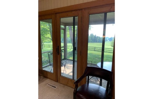 Granville Casa | 4-bedroom home on farm 5-minutes to Denison/Granville