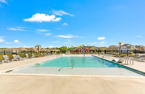 Shenandoah Casa | 4 bedroom home with neighborhood playground!