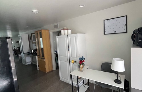 Bakersfield Casa | 4-bedroom house 6 beds in awesome Bakersfield with WiFi, AC to enjoy with family