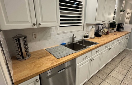 Lakewood Village Casa | 4-bedroom house centrally located LA & OC with hot tub & game room