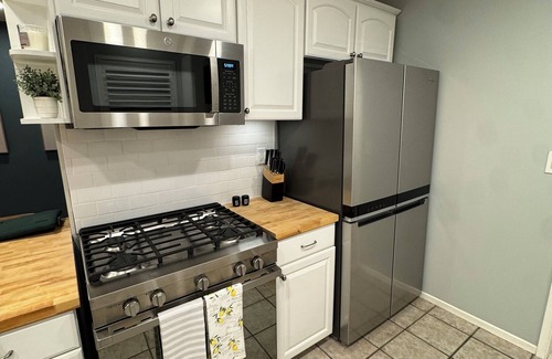 Lakewood Village Casa | 4-bedroom house centrally located LA & OC with hot tub & game room