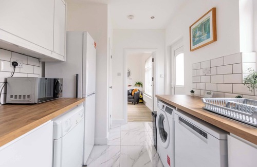 Newcastle-upon-Tyne Casa | Free Parking - 4 Bedroom House