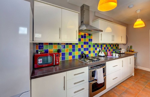 Coventry Casa | 4 BedRoom House | w/FREE Wi-fi | Parking