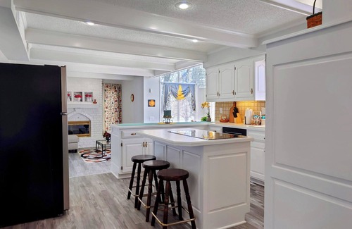 Overland Park Casa | 4-bedroom house in delightful upscale neighborhood at Overland Park