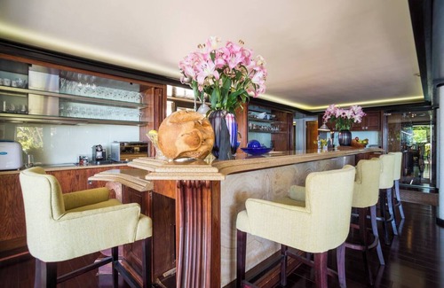 Hout Bay Casa | 4-bedroom house in beautiful Llandudno, CapeTown GLORIOUS VIEWS OF THE ATLANTIC