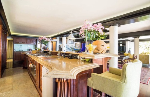 Hout Bay Casa | 4-bedroom house in beautiful Llandudno, CapeTown GLORIOUS VIEWS OF THE ATLANTIC