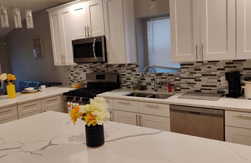 West Pullman Apartamento | 4-bedroom house in brilliant Chicago with AC, WiFi. Enjoy your stay.