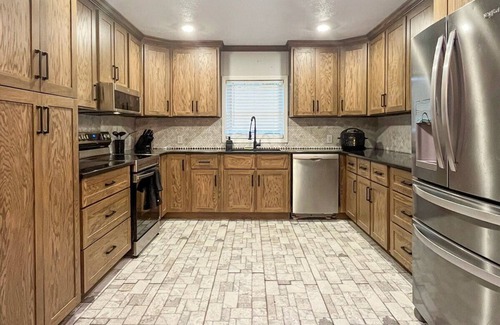 Eccles Casa | 4-bedroom house in charming Beckley with AC, relaxing back porch, pet friendly