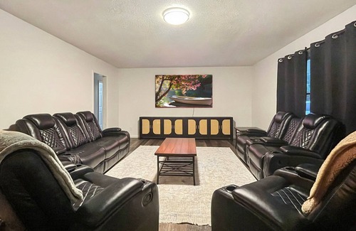 Eccles Casa | 4-bedroom house in charming Beckley with AC, relaxing back porch, pet friendly