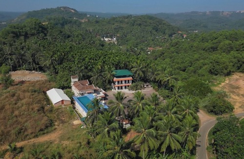 Adyar Casa | 4-bedroom house in enchanting Bantwal with WiFi, AC. Enjoy your stay