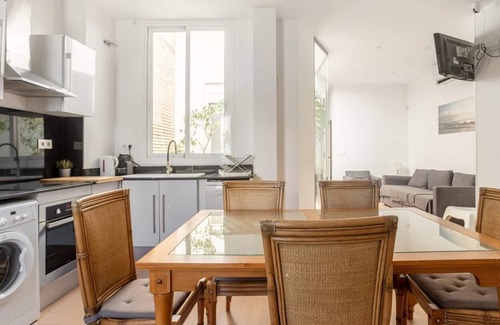 El Cabanyal Casa | 4 bedroom house in front of Valencia Beach, perfect for large groups!