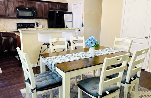 South Arlington Casa | 4-bedroom house in Gated Community . Perfect for extended stay