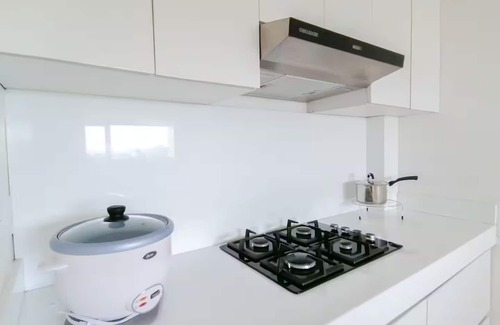 Manta Casa | 4-bedroom House in Manta with WiFi, AC. Security 24/7