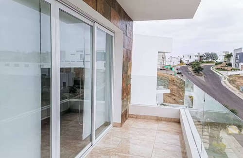 Manta Casa | 4-bedroom House in Manta with WiFi, AC. Security 24/7