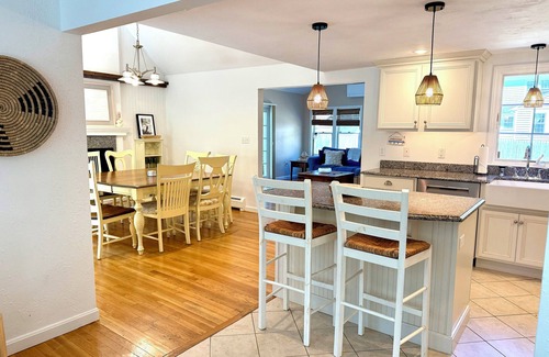 Mashpee Casa | 4 bedroom house in Mashpee, 5 mins to South Cape Beach