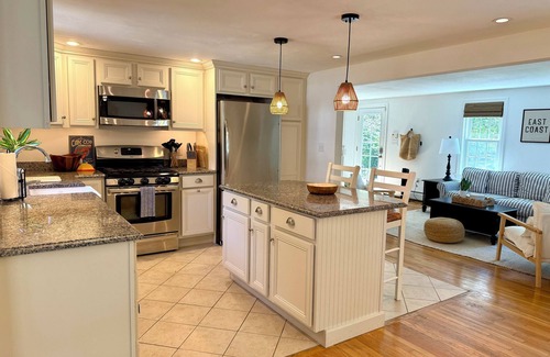 Mashpee Casa | 4 bedroom house in Mashpee, 5 mins to South Cape Beach